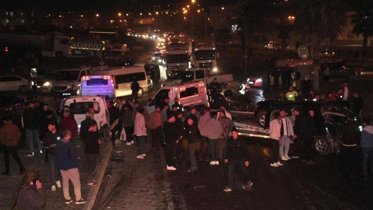 Cizre'de vinç, kavşaktaki 6 araca çarptı; 7 yaralı