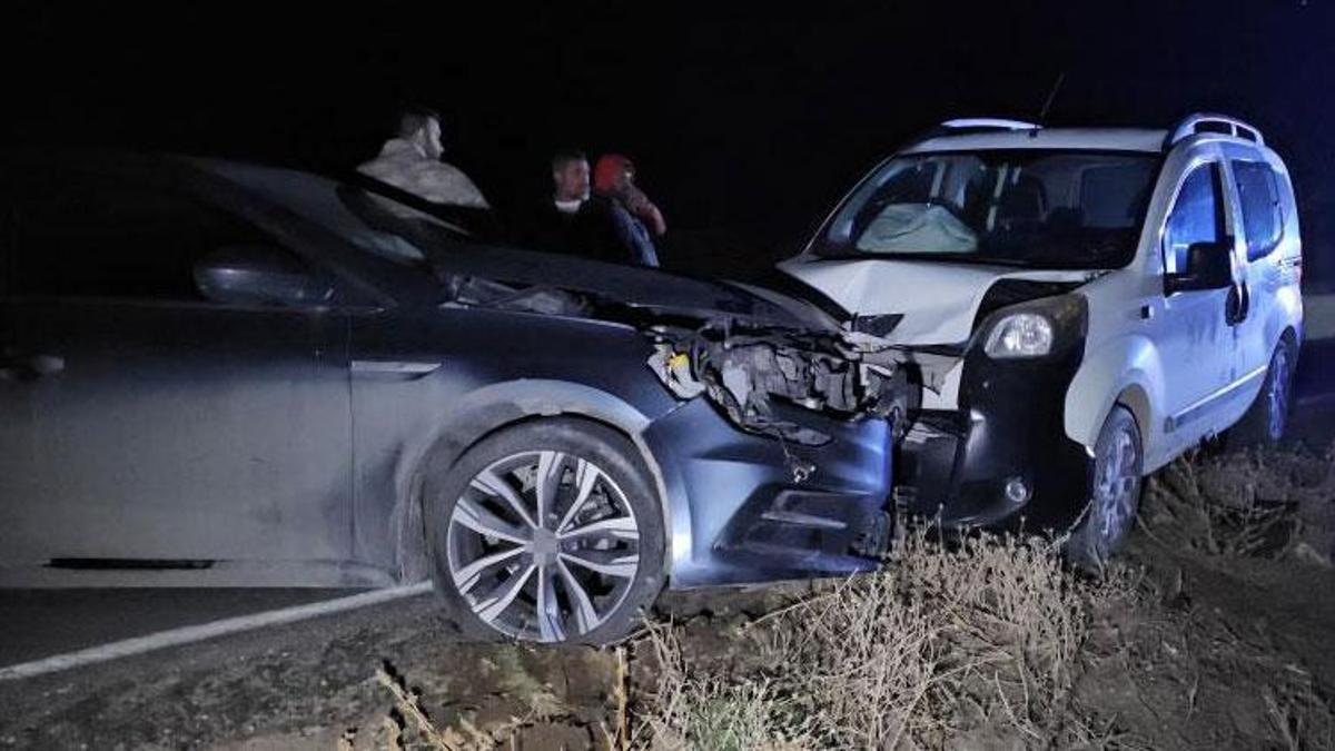 Konya Kulu’da otomobil ile hafif ticari araç çarpıştı: 8 yaralı