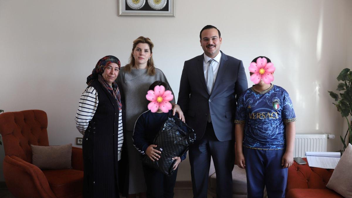 Altınözü Kaymakamı yetim çocukları ziyaret etti