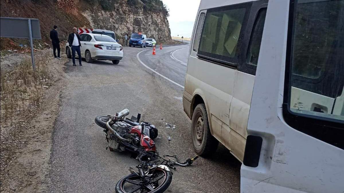 Gaziantep’te minibüs ile çarpışan motosiklet sürücüsü yaralandı