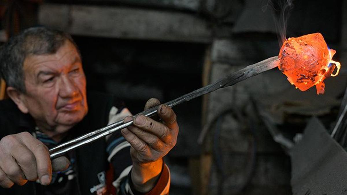 Manisalı usta babasıyla başladı şimdi oğluyla üretmeye devam ediyor! Yurt içi ve yurt dışından sipariş yağıyor