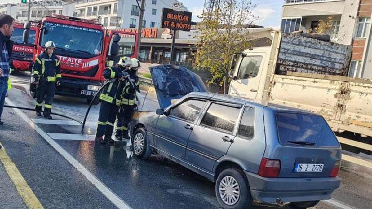 Karamürsel'de seyir halindeki otomobilde yangın paniği