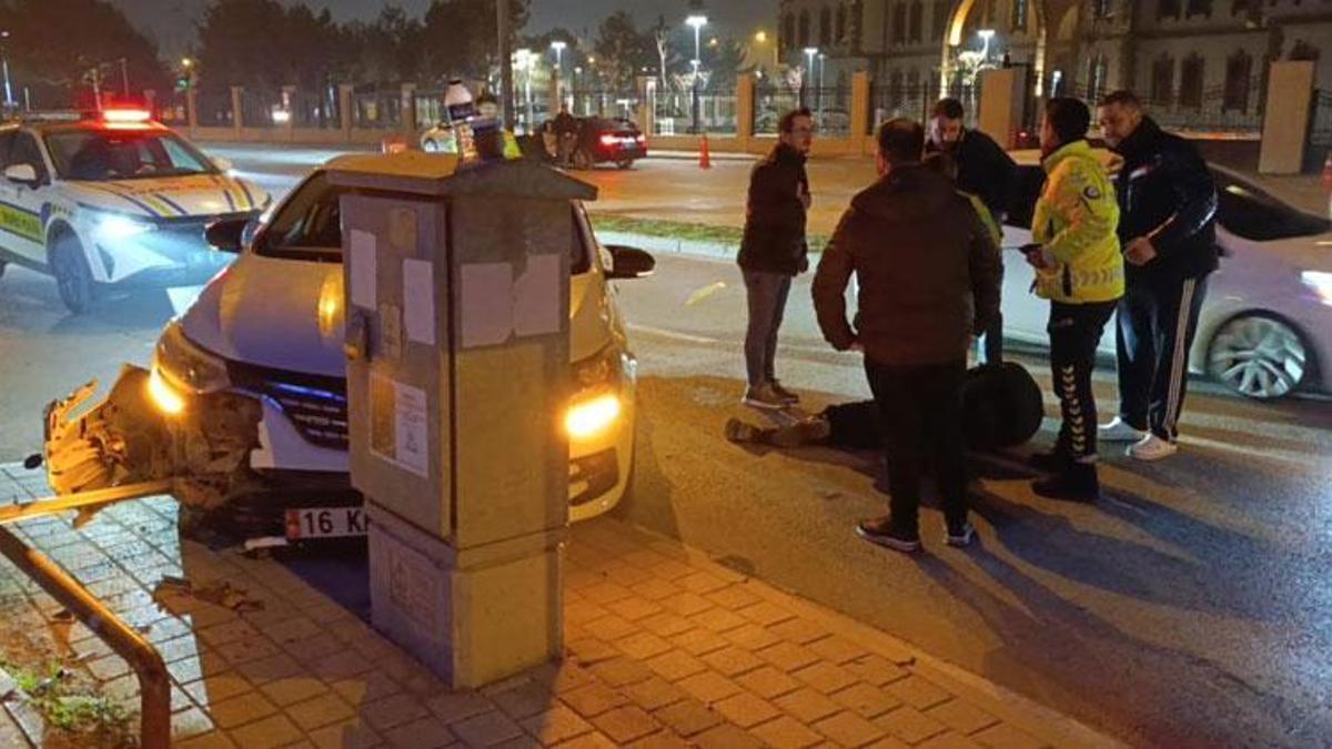 İnegöl'de kontrolü kaybedip trafik levhalarına çarptı: 1 yaralı