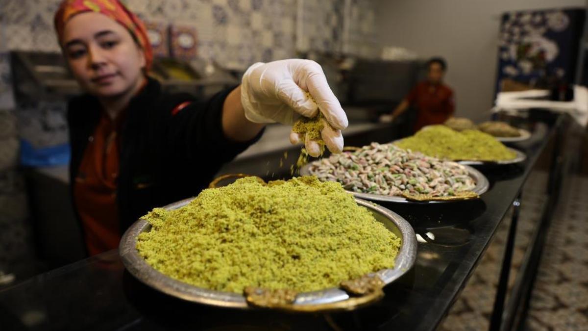 Kilogram fiyatı 3 bin lirayı aştı! Sahtekarlar fıstığı bu ürünle değiştiriyor