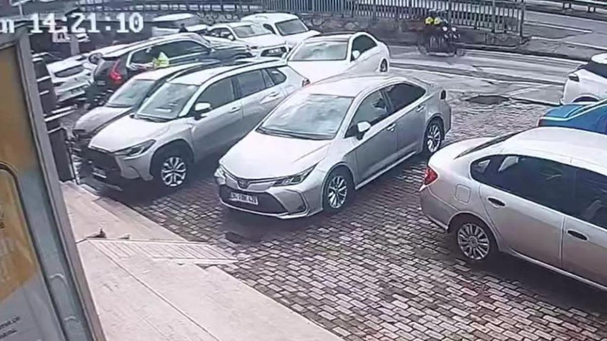 Ödediği borcu gaspla geri aldı! Başakşehir'de bankanın önünde kıyamet koptu