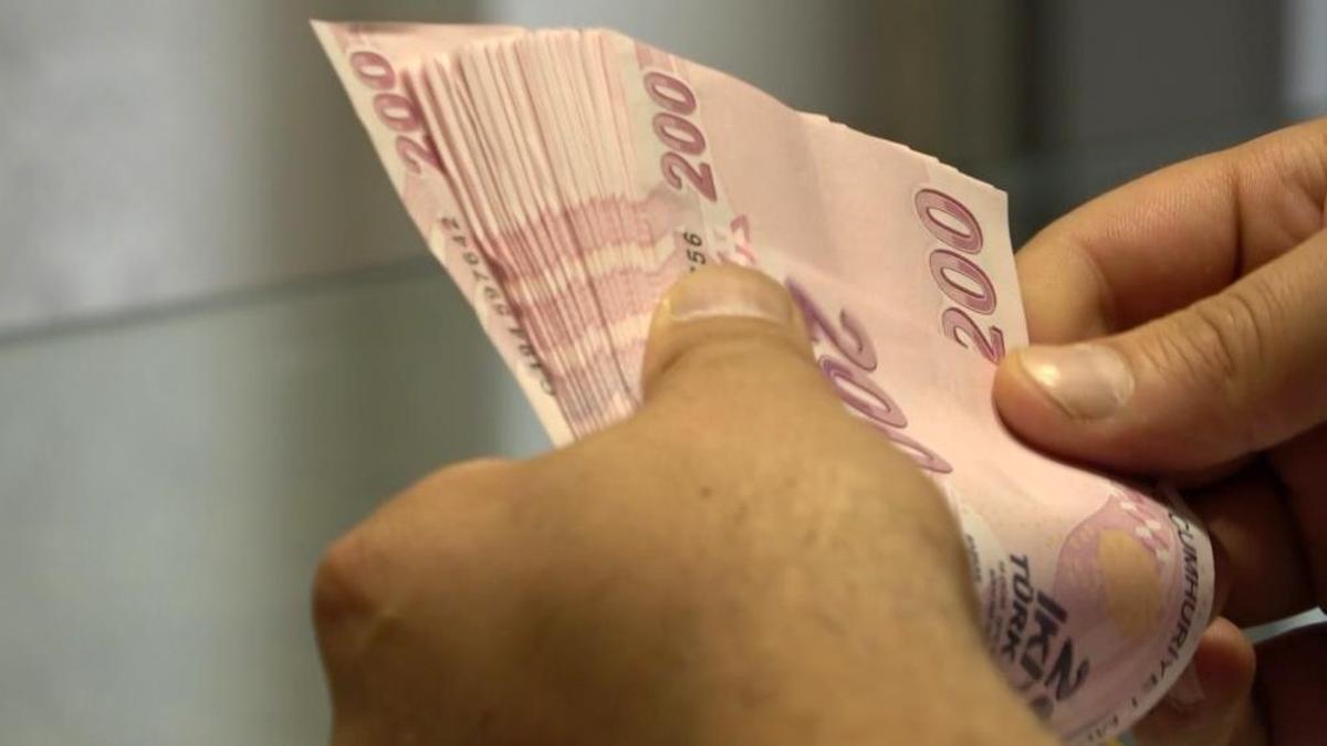 Emeklinin hesabına yattı: Aralık ayı pazar desteği veriliyor!