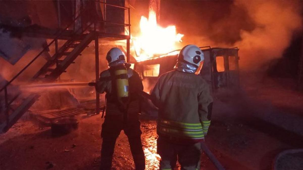 Hatay’da inşaat şantiyesinde yatakhane yangını çıktı