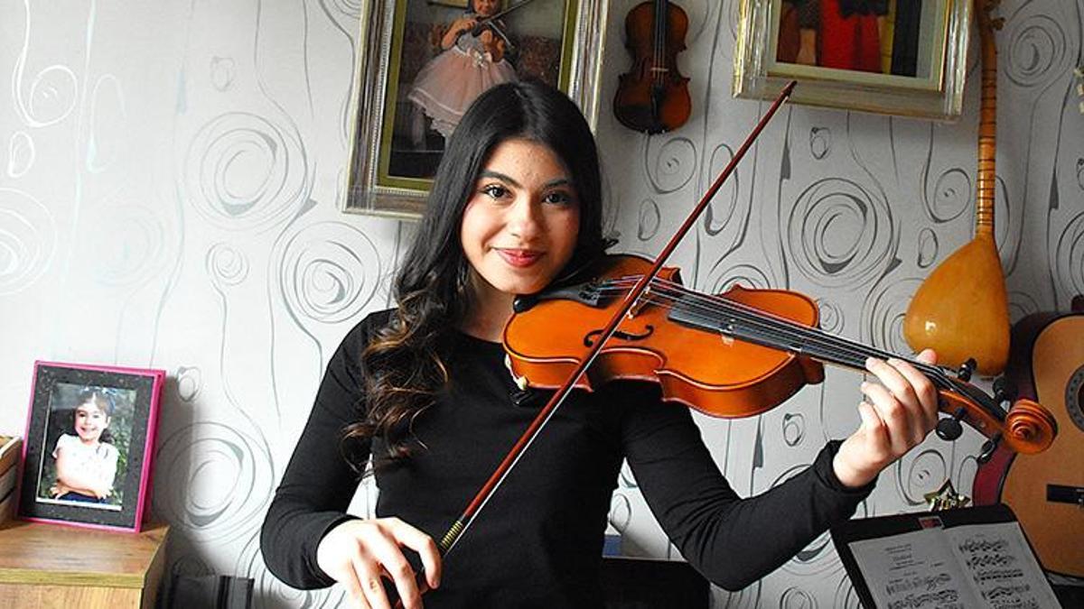 14 yaşındaki Ceren’den büyük başarı! Oyuncak kemanla başladı, dünyaya adını duyurdu