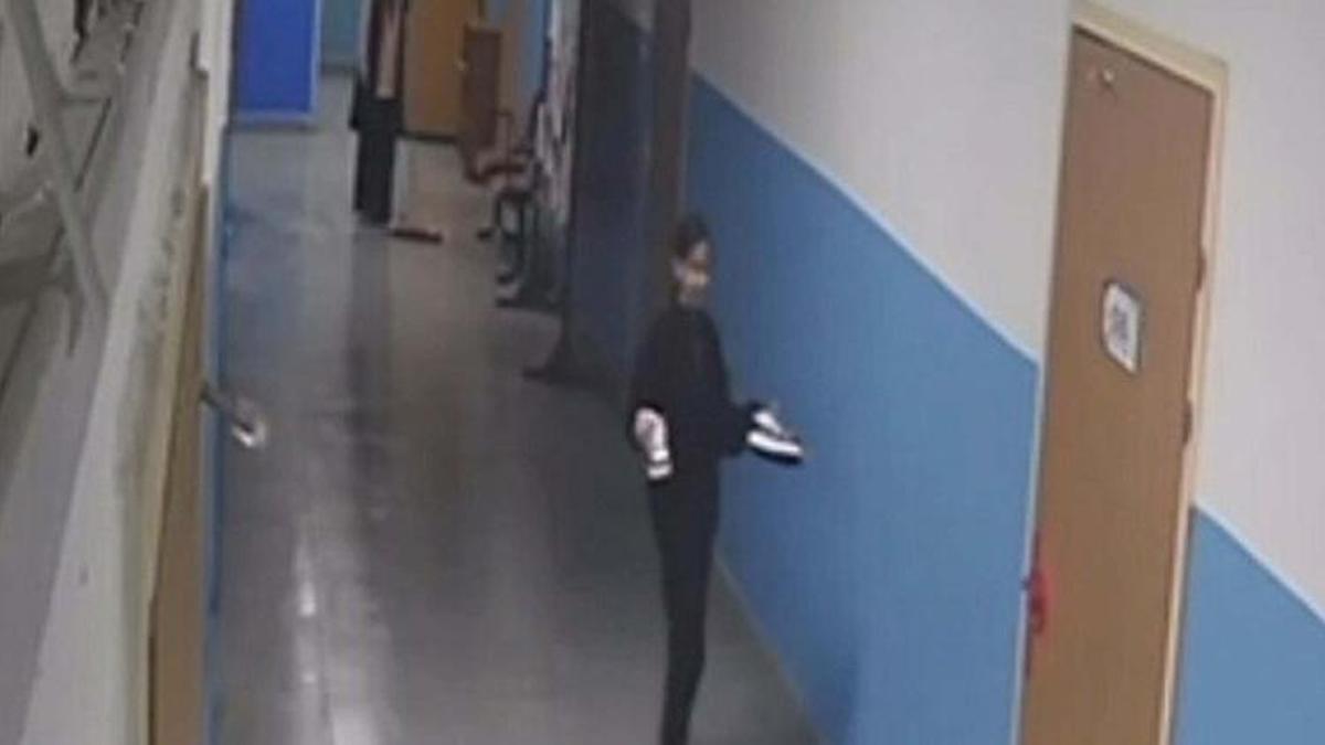 11 yaşındaki öğrencinin hassasiyeti yüreklere dokundu! Okulun güvenlik kameralarına yansıdı