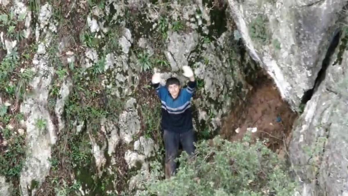 Yaşam için son çığlığı 4'üncü gün duyuldu! Dağda mahsur kalan genç için ekipler seferber oldu