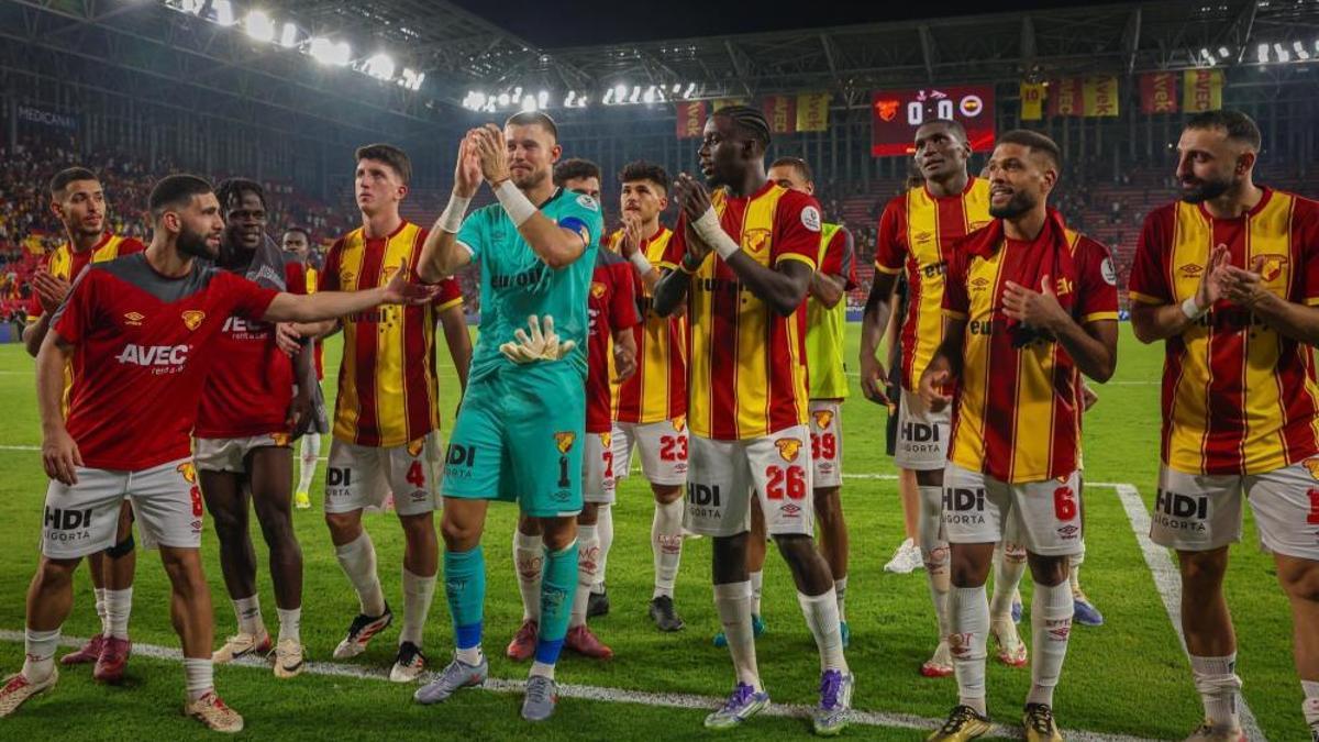 Göztepe'de 2 oyuncu yakın markajda! Avrupa devleri bile peşlerine düştü