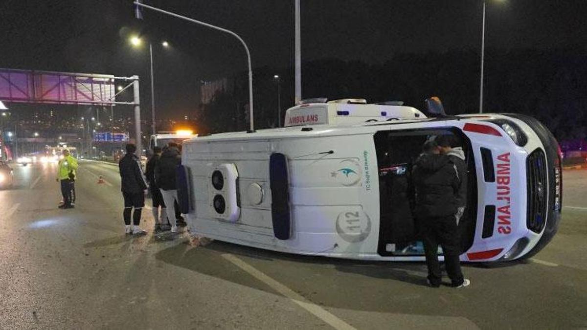 Karabük’te otomobille çarpışan ambulans devrildi: …