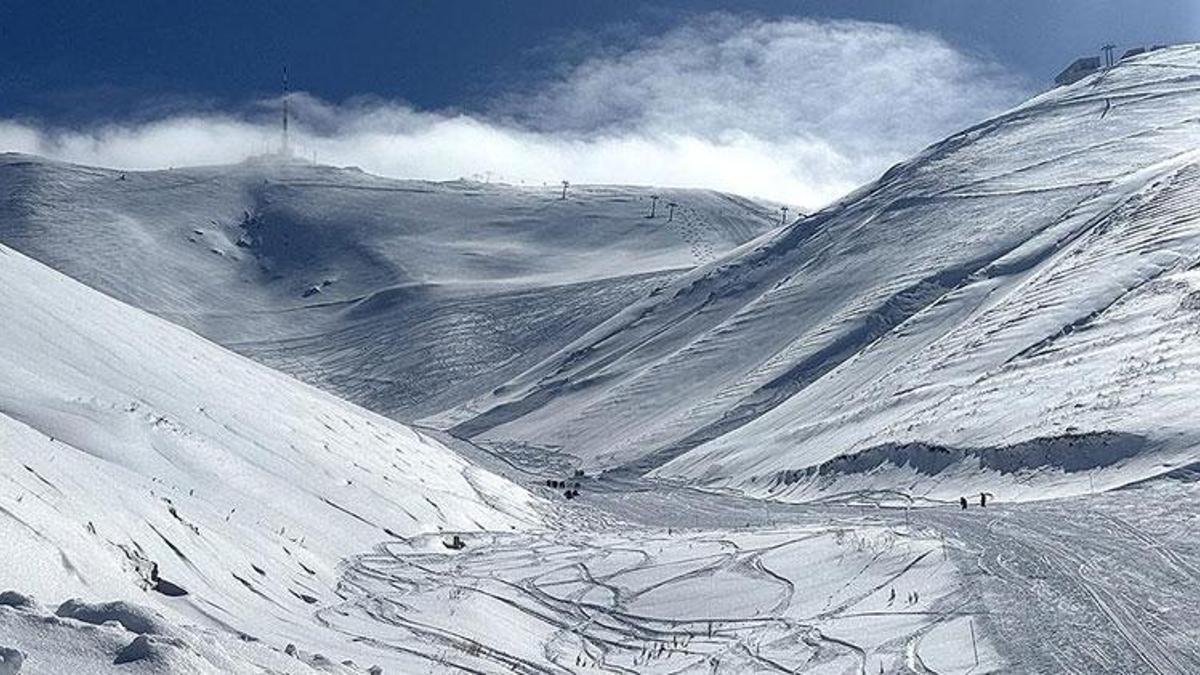 Yunanistan’da Vardousia Dağı’nda yürüyüşe çıkan 4 kişi çığ altında ölü bulundu