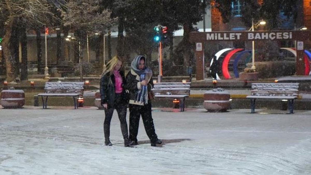 Erzincan’da kar yağışı etkili olmaya başladı