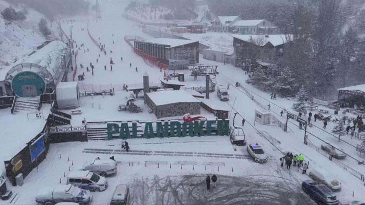 Palandöken'de yoğun kar yağışı görsel şölen oluşturdu