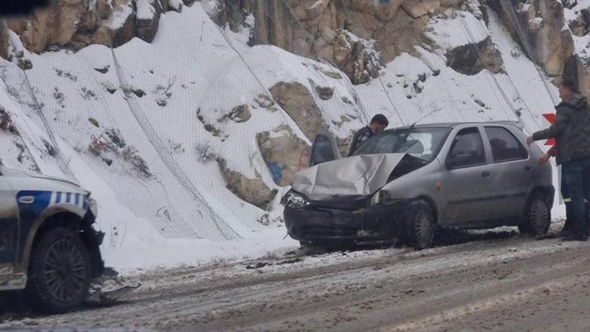 Kütahya'da üç ayrı kaza: 5 araçta maddi hasar oluştu