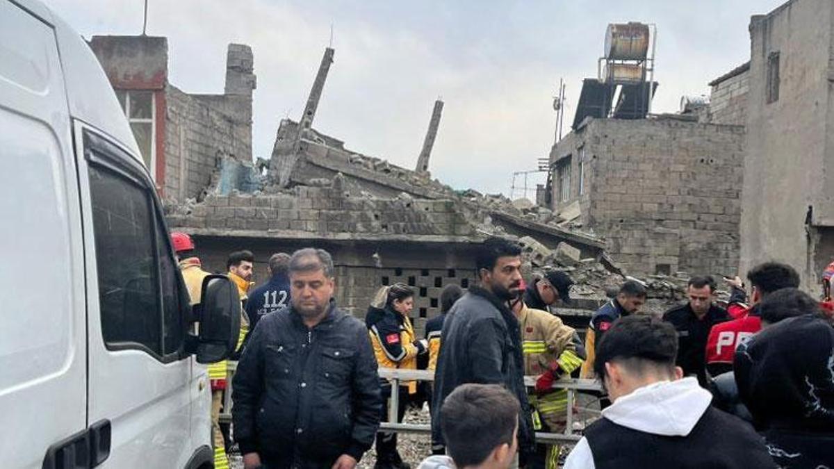 Kahramanmaraş Onikişubat'ta metruk ev çöktü