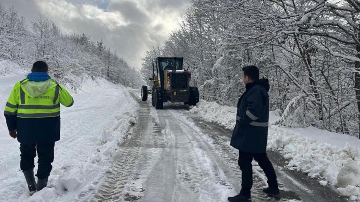 Sinop'ta kar altında sürpriz denetim: Vatandaş Kaymakamı karşısında buldu