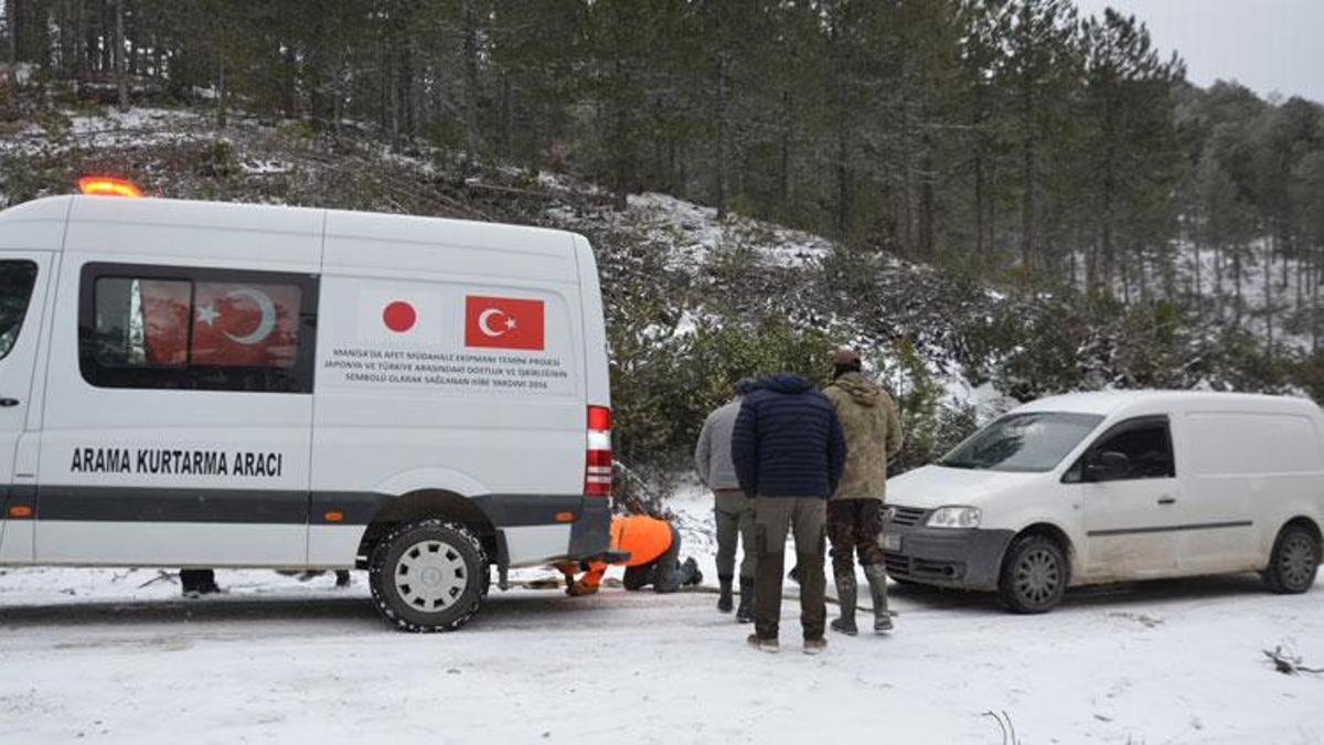Manisa Demirci'de dağda mahsur kalan 3 avcı kurtarıldı