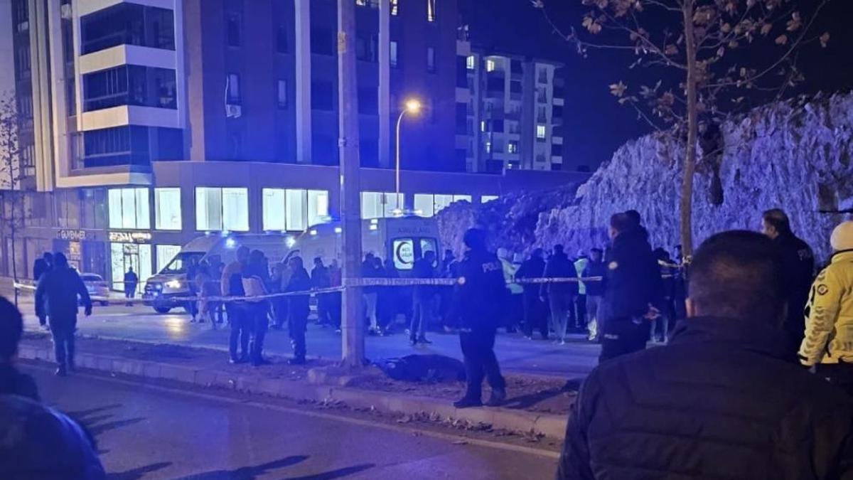 Gaziantep'te feci kaza! Otomobilin çarptığı anne öldü, kızı ağır yaralandı