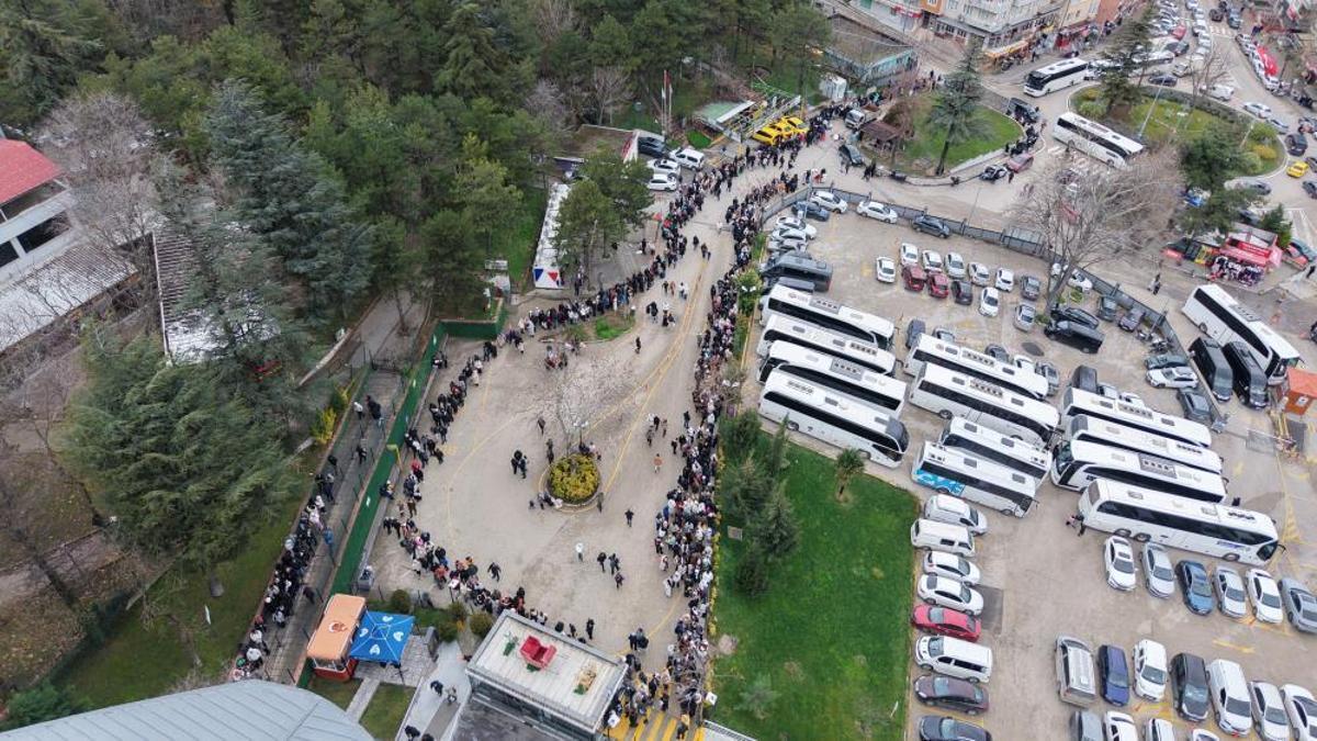 Her gün yüzlerce metrelik kuyruk oluşuyor! Giden herkes 400 lira verip keyif çatıyor