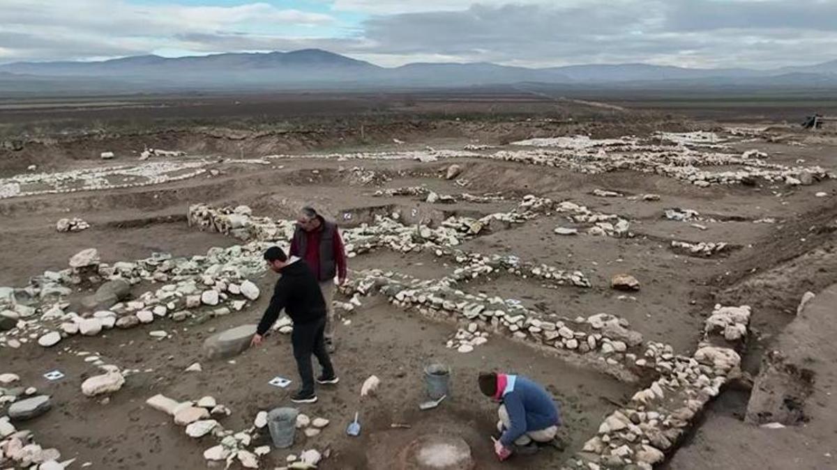 Amasya'da Fenikelilerin izine rastlandı: İnsan başlı cam boncuklar ve küpten bebek mezarları bulundu