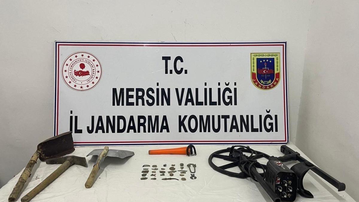 Mut'ta defineciler yakalandı