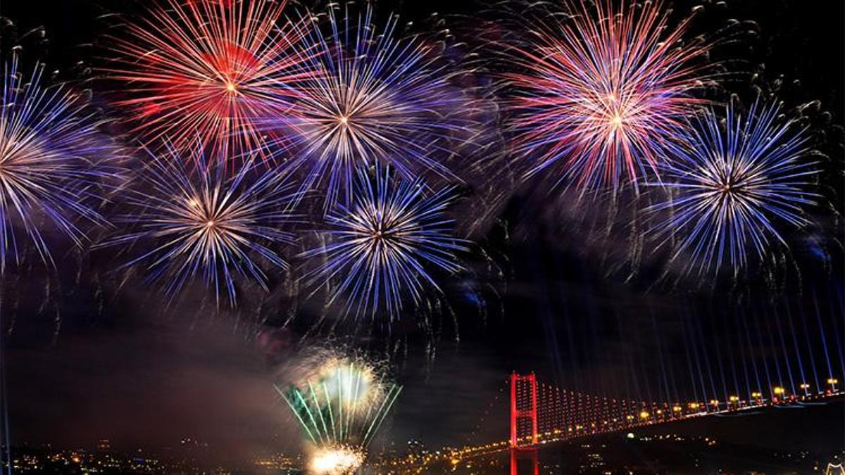 1 Ocak resmi tatil mi? Okullar, bankalar ve kamu kurumları açık mı? 31 Aralık yarım gün mü? İşte yılbaşı resmi tatil tarihleri