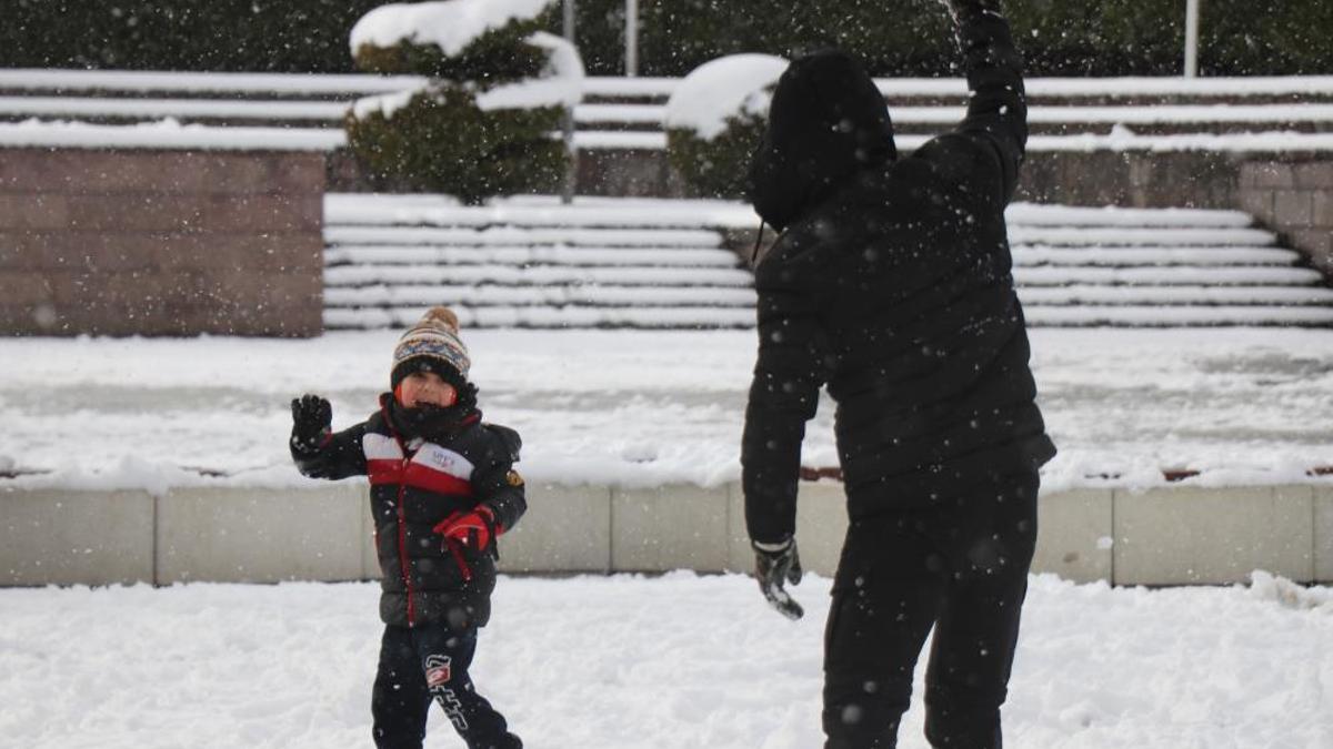 Hakkari'de okullar tatil mi? Yarın okul var mı? 30 Aralık 2025 Pazartesi Hakkari'de okullar tatil edildi mi? Açıklama geldi