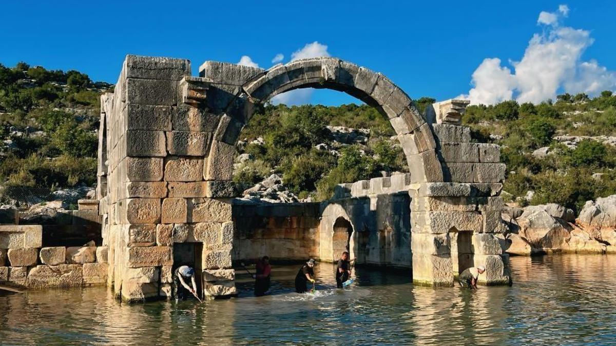 Bilim insanları Antalya'da olduğunu biliyordu! 15 yıl sonra çamur içerisinde ortaya çıktı