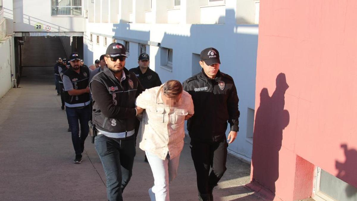 Oyunları çöktü, 8 kilo altın sevgiliden çıktı! 15 kişi tutuklandı