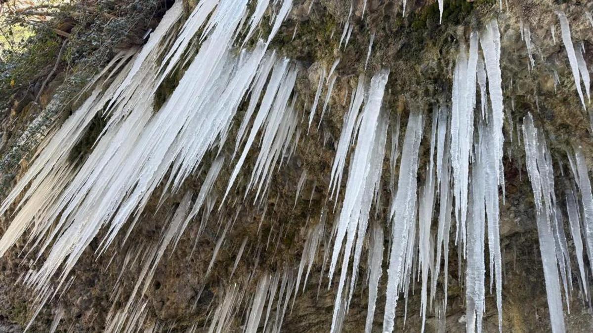 Adana’da dondurucu soğuk! Buz sarkıtları oluştu
