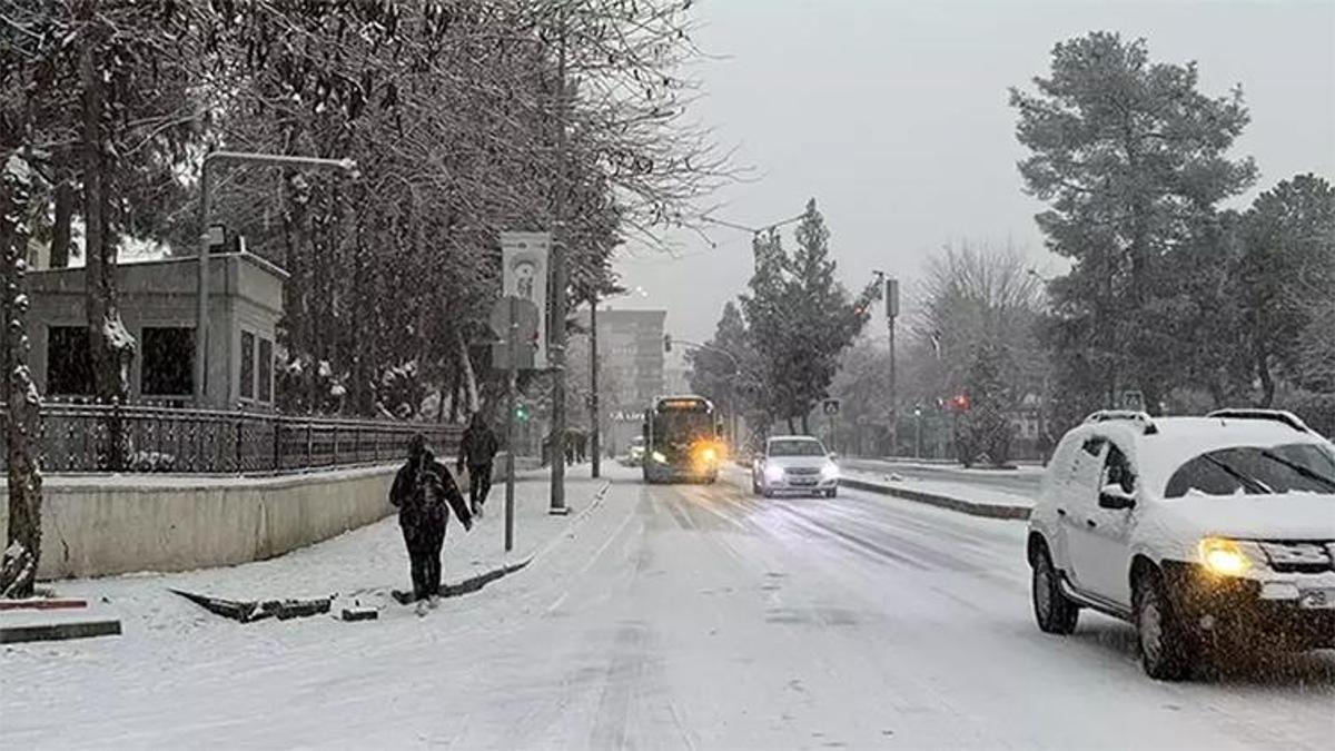 Adana'da bugün okullar tatil mi? Bir ilçeden tatil haberi geldi