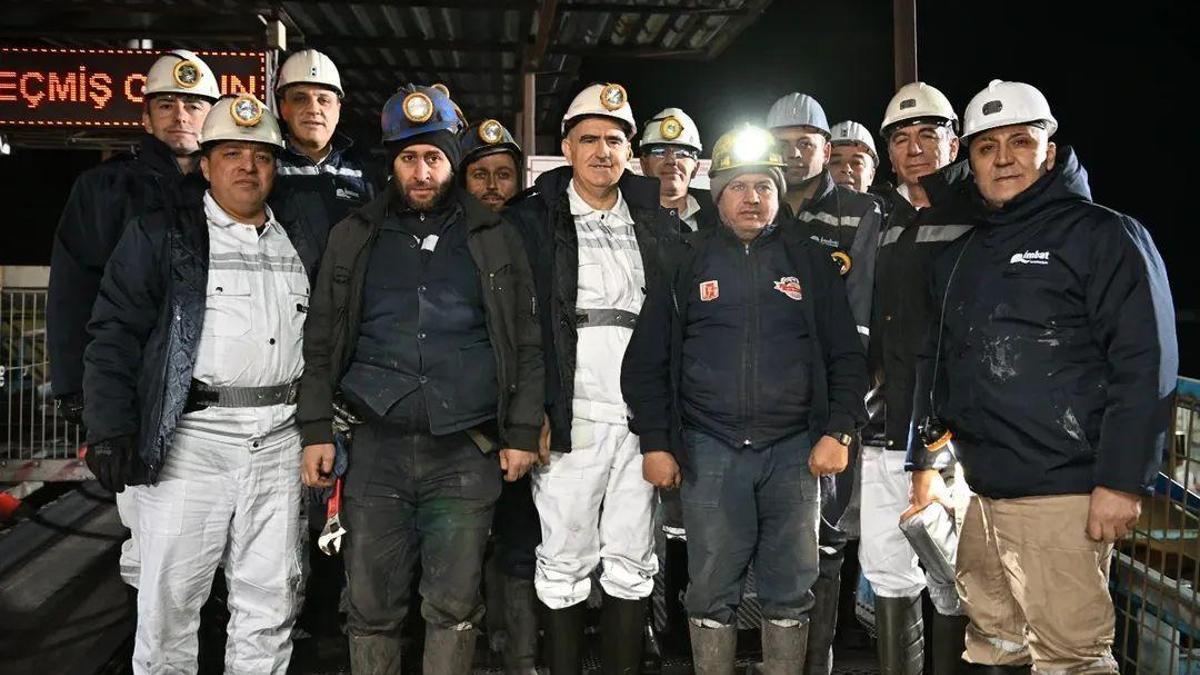 Manisa Valisi Özkan, yeni yıla madencilerle yer altında girdi