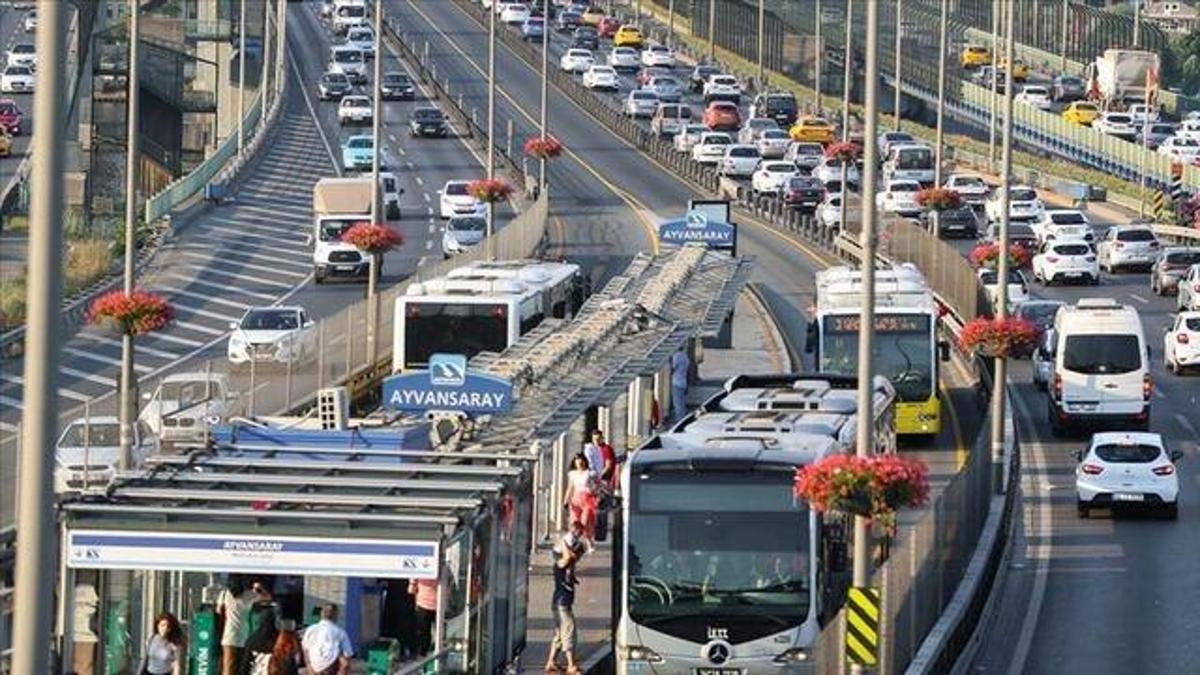İstanbul Toplu Taşıma Yılbaşında Saat Kaça Kadar Çalışıyor? 1 Ocak Sefer Saatleri (Metro, Metrobüs, Otobüs, Tramvay)