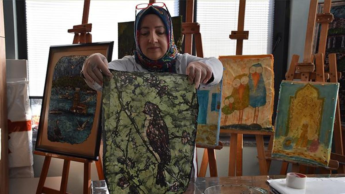 Trabzonlu öğretmen unutulmaya yüz tutmuş o sanatı yaşatmaya başladı: İpek üzerine işliyor!