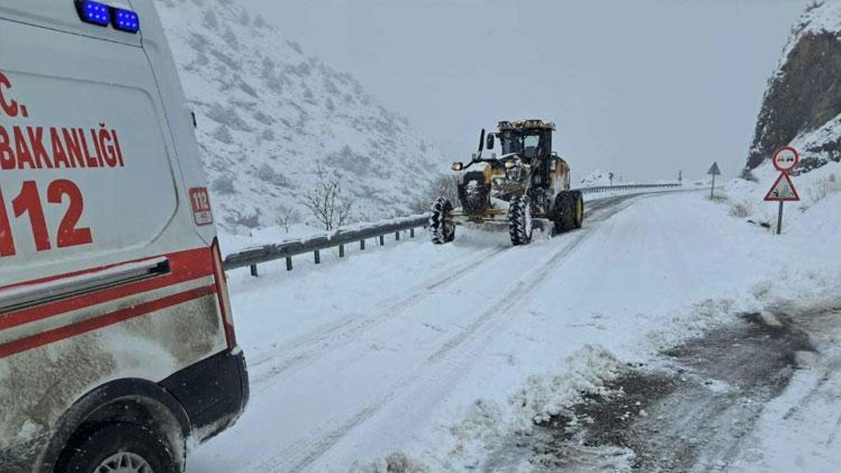 Malatya'da kardan kapanan 155 yerleşim yeri ulaşıma açıldı