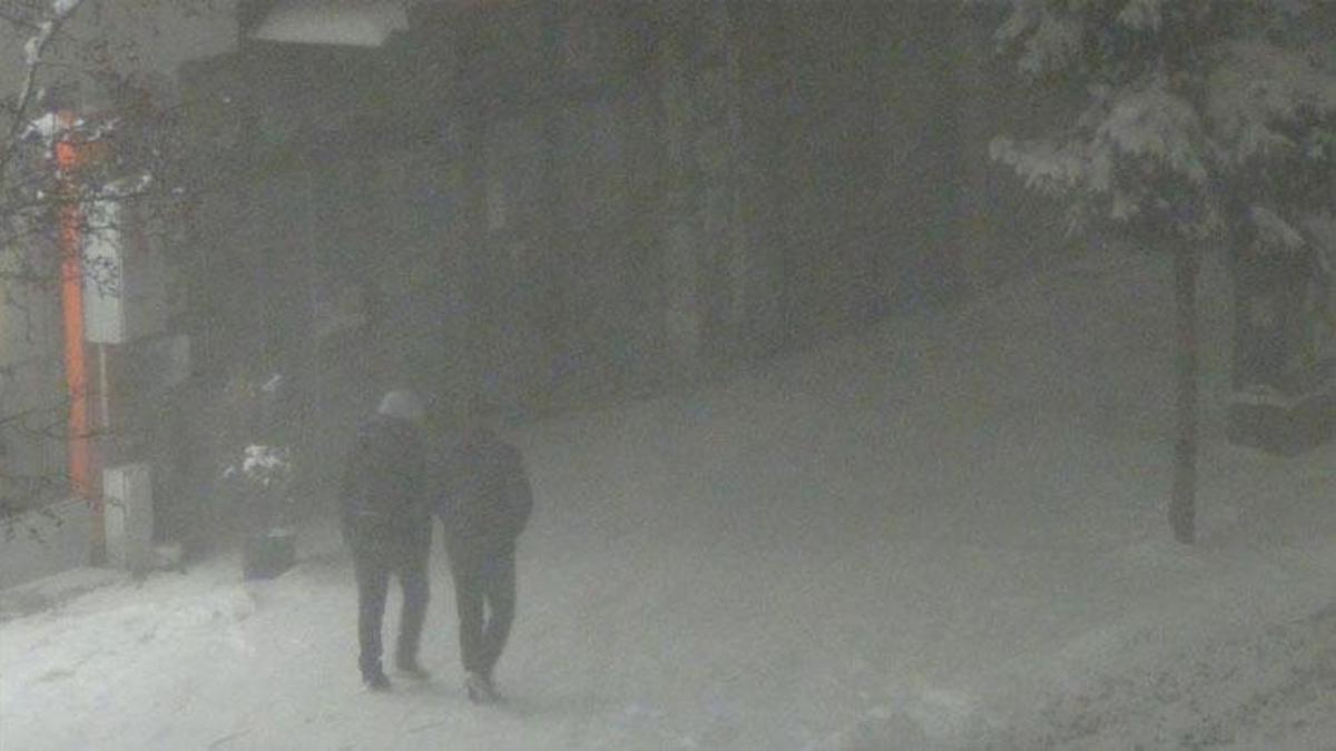 Kars’ta beyaz esaret: Şehir merkezinde tipiden göz gözü görmüyor