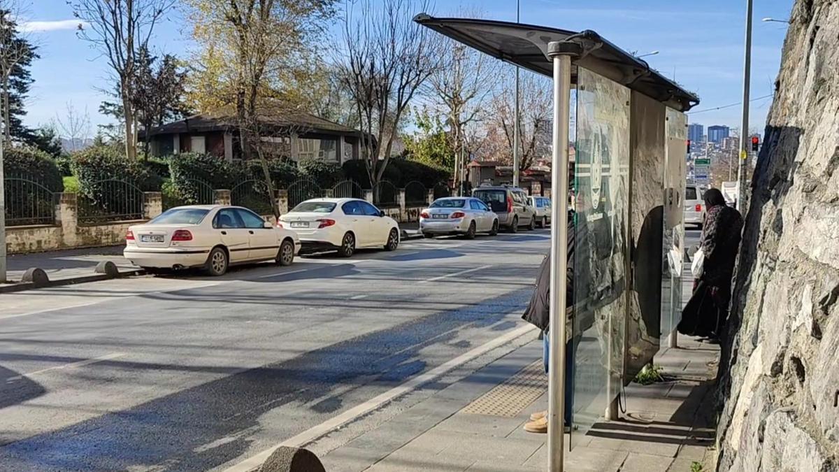 İstanbul - Esenler'de puset içerisinde otobüs durağına bırakılan 1 aylık bebek koruma altına alındı