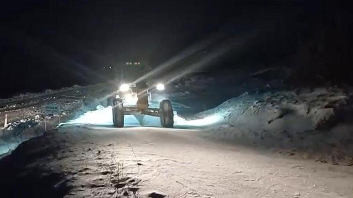 Elazığ’da kardan kapanan 276 köy yolu açıldı