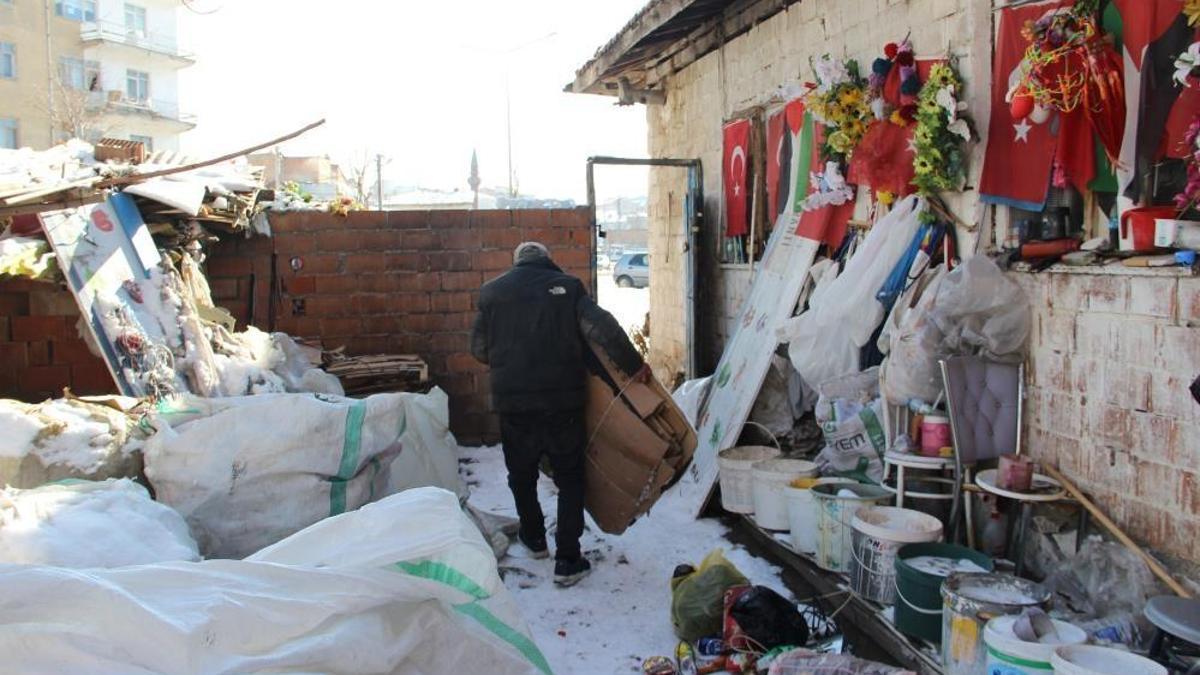 79 yaşında vatan sevgisini böyle ispatladı! Yıllardır aynı evi süslüyor