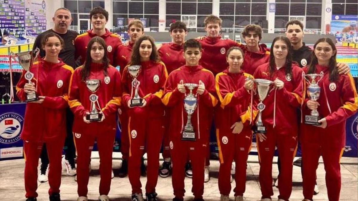 Denizlili sporcu yüzmede üç Türkiye rekoru kırdı