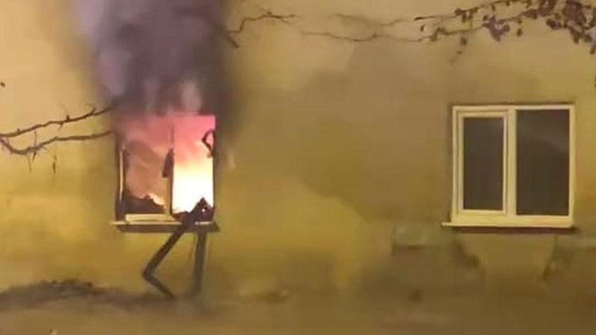 İnegöl'de 2 katlı evde çıkan yangın söndürüldü