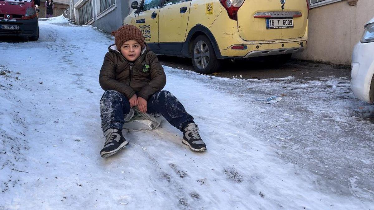 Lösemiyi yenen Mertcan, 3 yıl sonra sokağa çıkıp poşetle kaydı