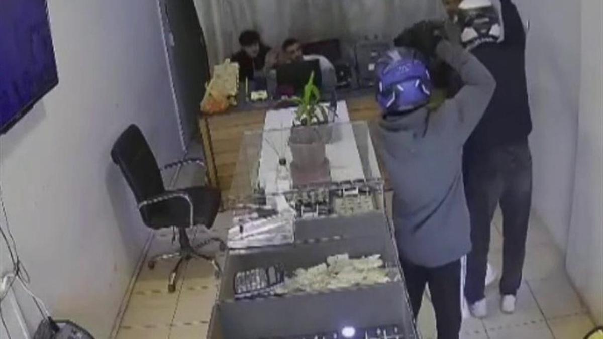 Hatay'ın altın rezervini çökerttiler! 3 dakikada 3 kilo altın çaldılar