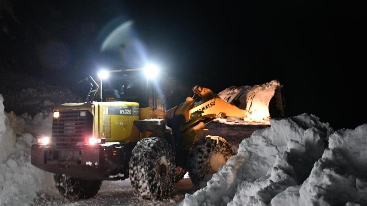 Şırnak'ta kar kalınlığı 2 metreyi buldu