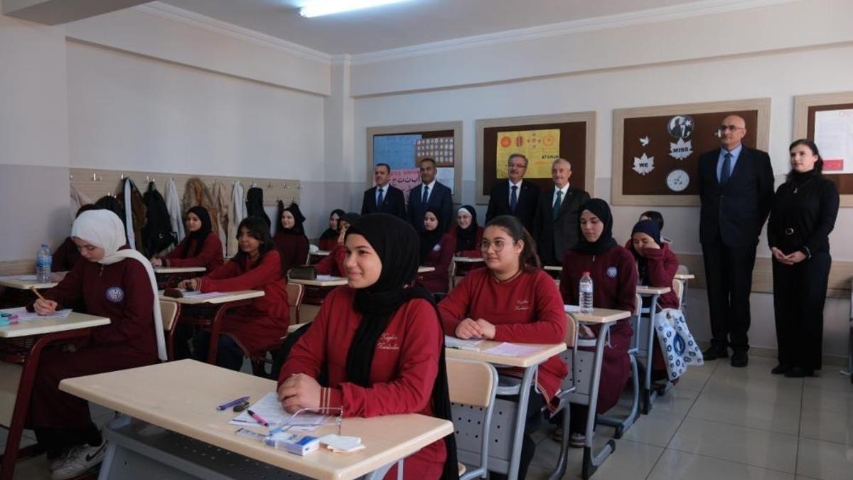 Gaziantep'te umre ödüllü kitap okuma yarışmasının 8'incisi düzenlendi