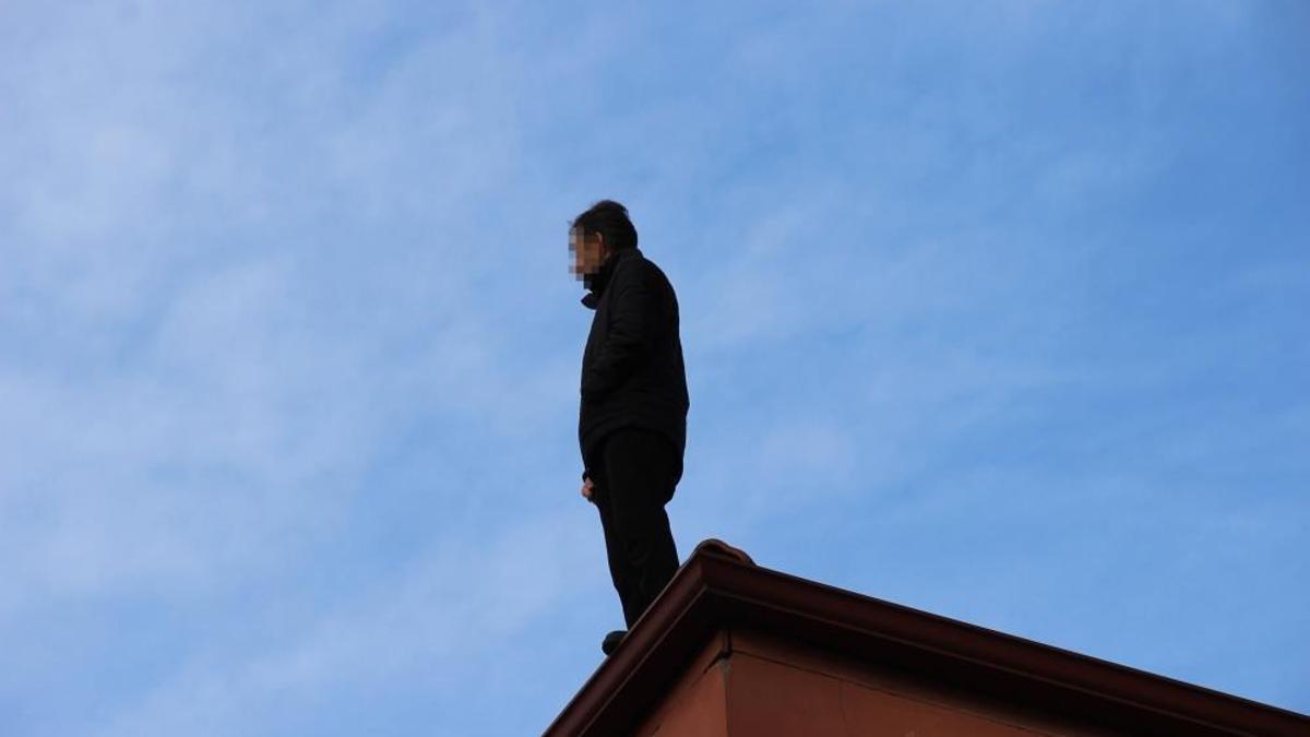 İntihara kalkışan şahsı emniyet müdürü ikna etti