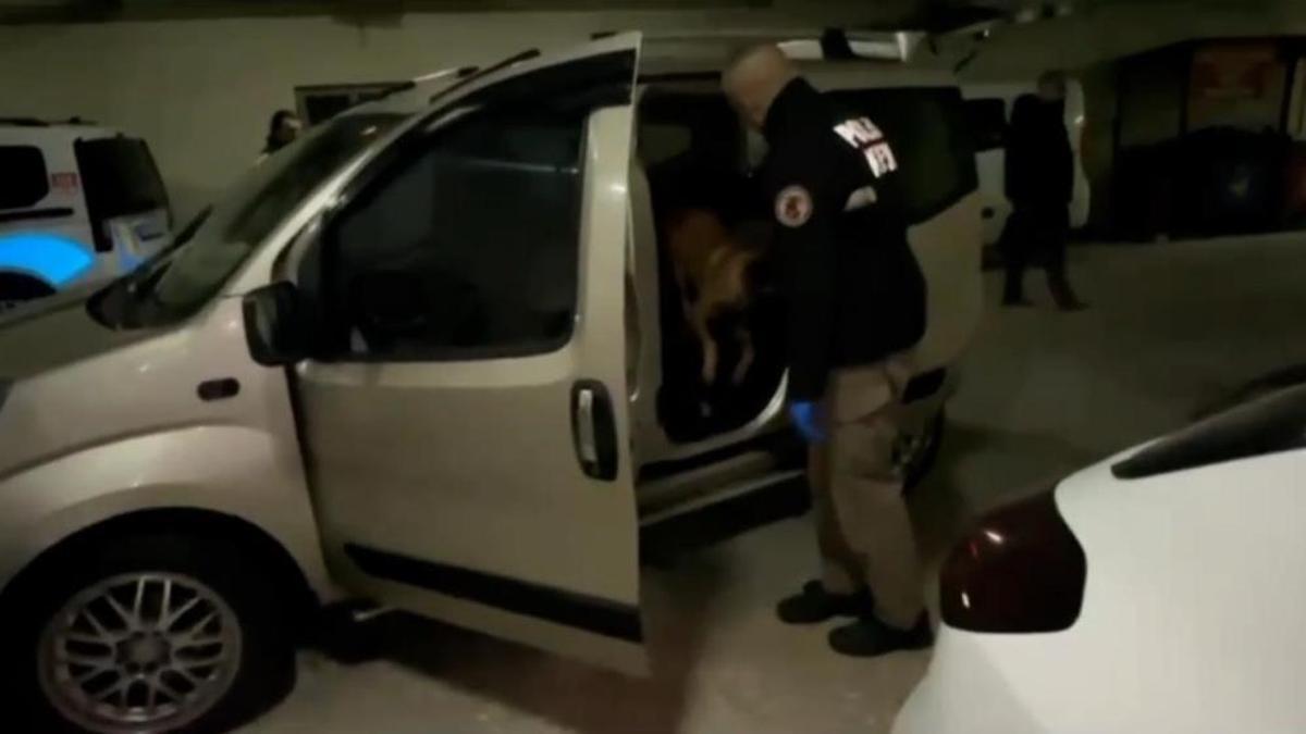 Bolu'da arabaya zulalı halde pako bulundu!