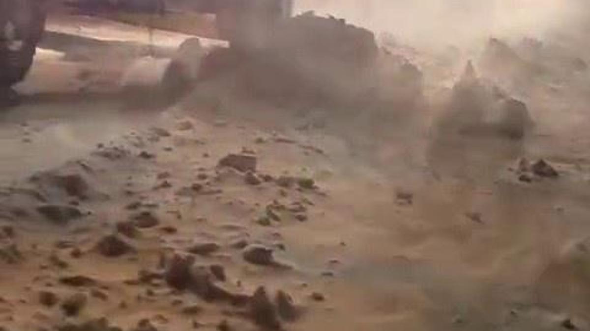 Erzurum'da yoğun tipi ve kar: Mahsur kaldılar